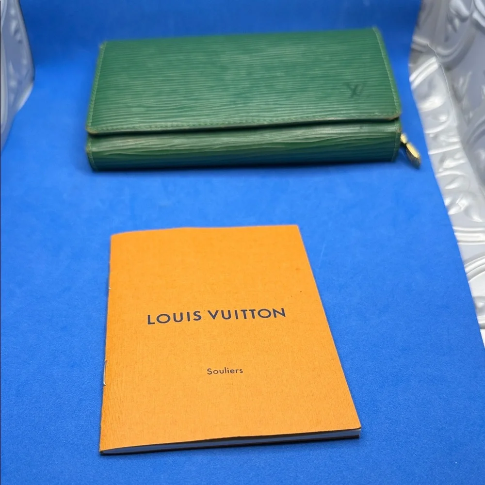Louis Vuitton Emerald‎ Green Clutch wallet